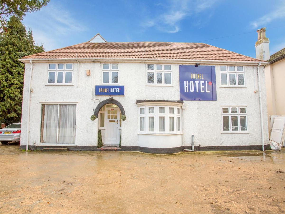 Hotel Oyo Brunel 2*